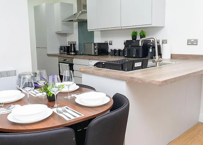 Stunning 2-Bed Retreat - Ao Arena & Victoria Stn